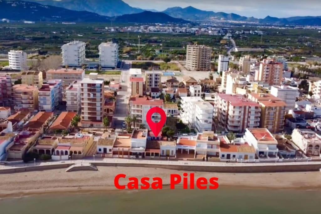 Beachfront House Piles Bagian luar foto