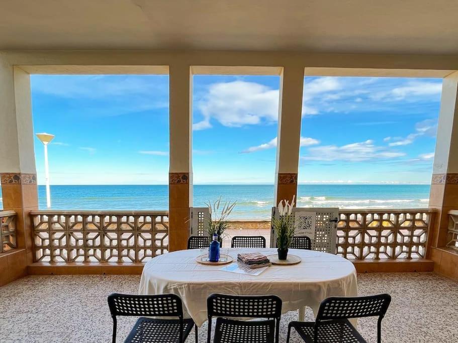 Beachfront House Piles Bagian luar foto