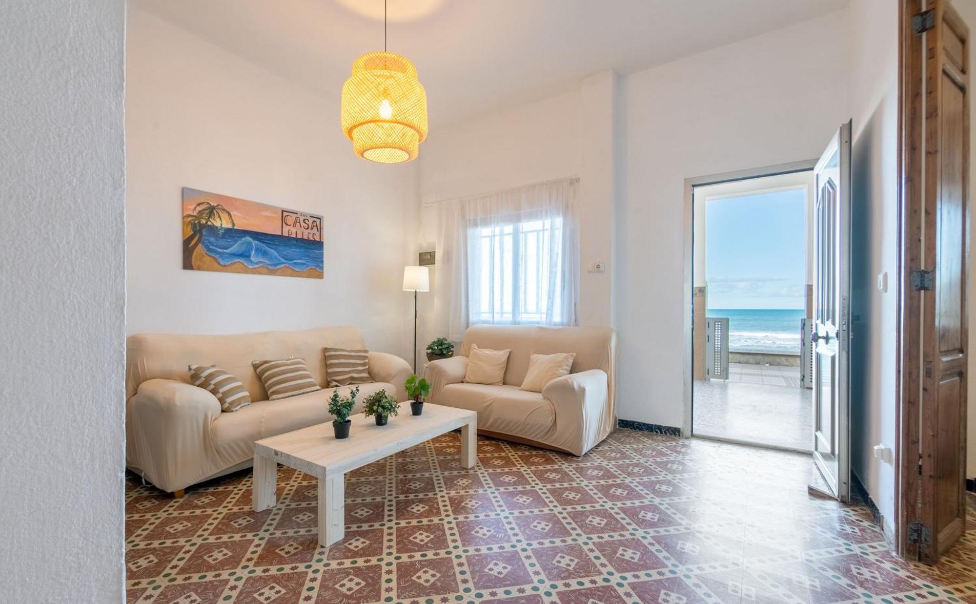 Beachfront House Piles Bagian luar foto