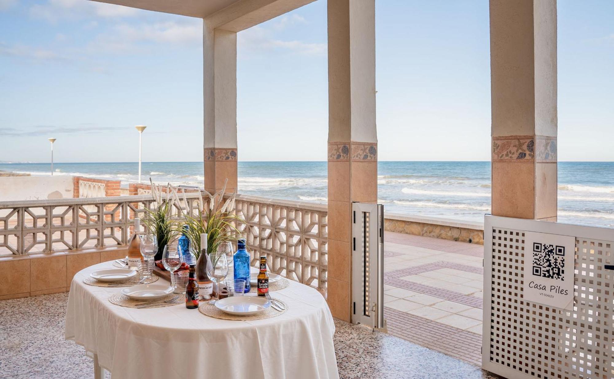Beachfront House Piles Bagian luar foto